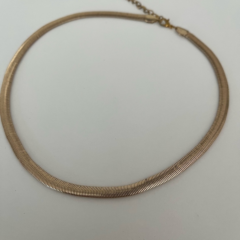 Elegant Gold Necklace